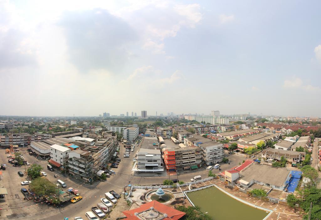 Happyland Mansion Hotel Bangkok Exterior photo